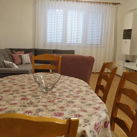 Nina * 마카르스카