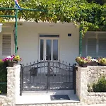 Nina Apartment Makarska