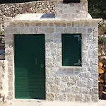 Nina Apartment Makarska