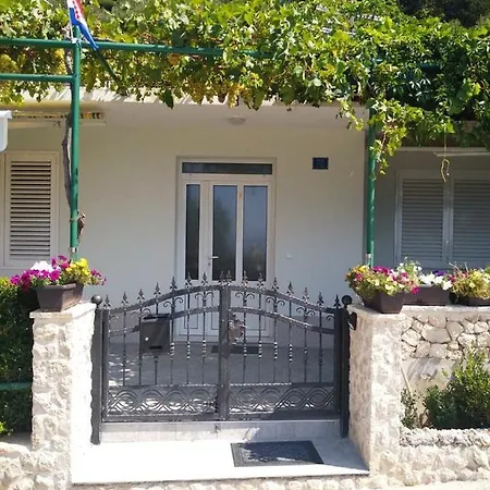 Nina Appartement Makarska
