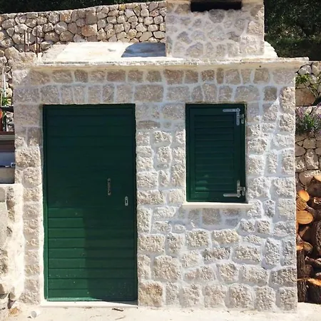 Nina Appartement Makarska