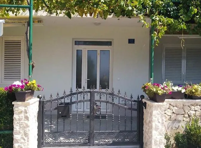 Nina Apartman Makarska