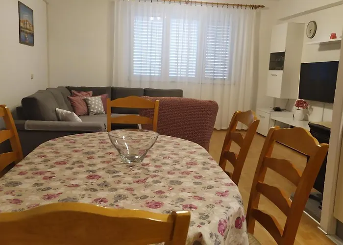 Nina * Μακάρσκα