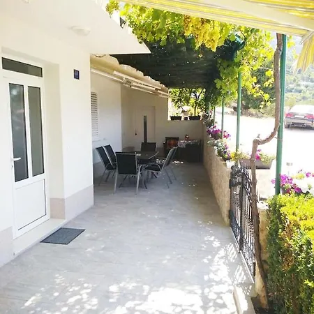 Διαμέρισμα Nina *