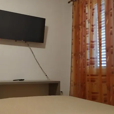 Nina * Μακάρσκα